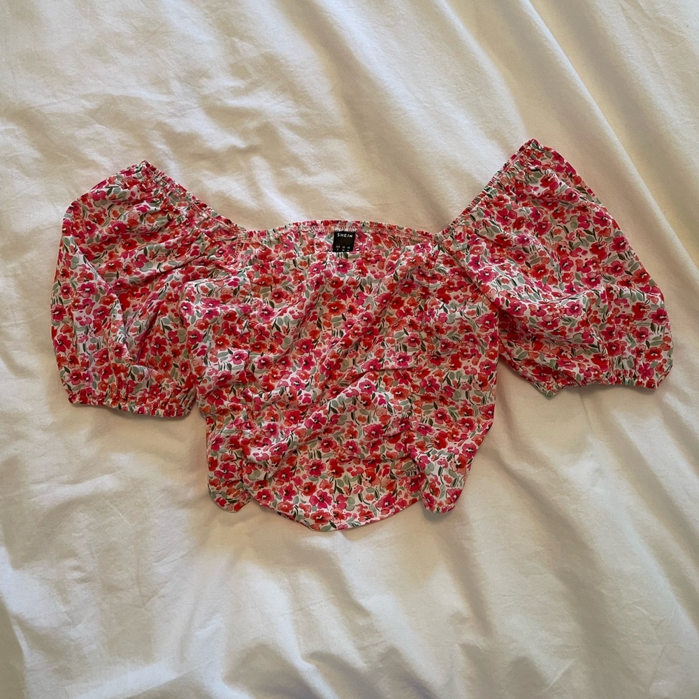 Floral crop top with puff sleeves